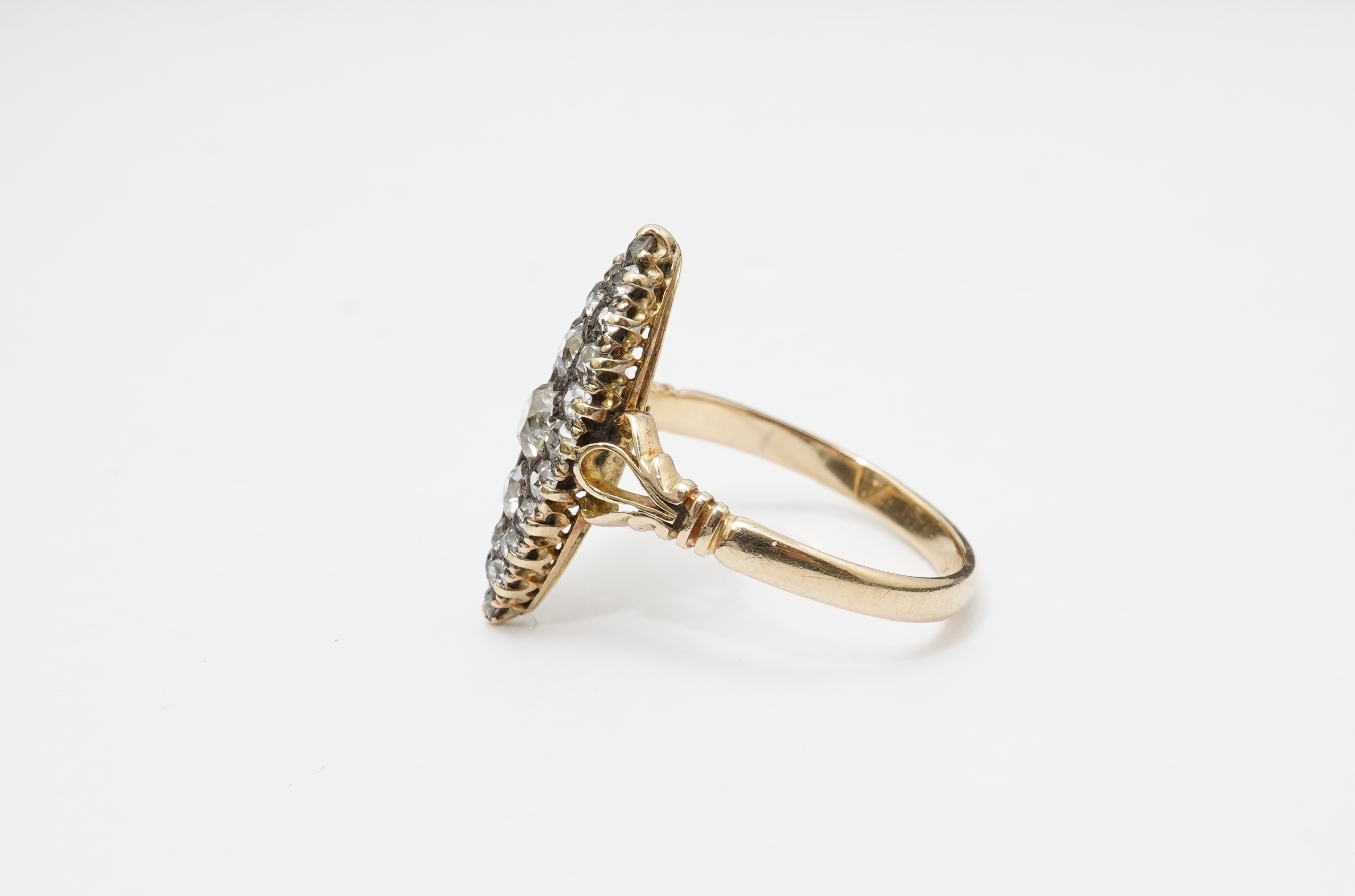 A Victorian diamond ring, late 19th century